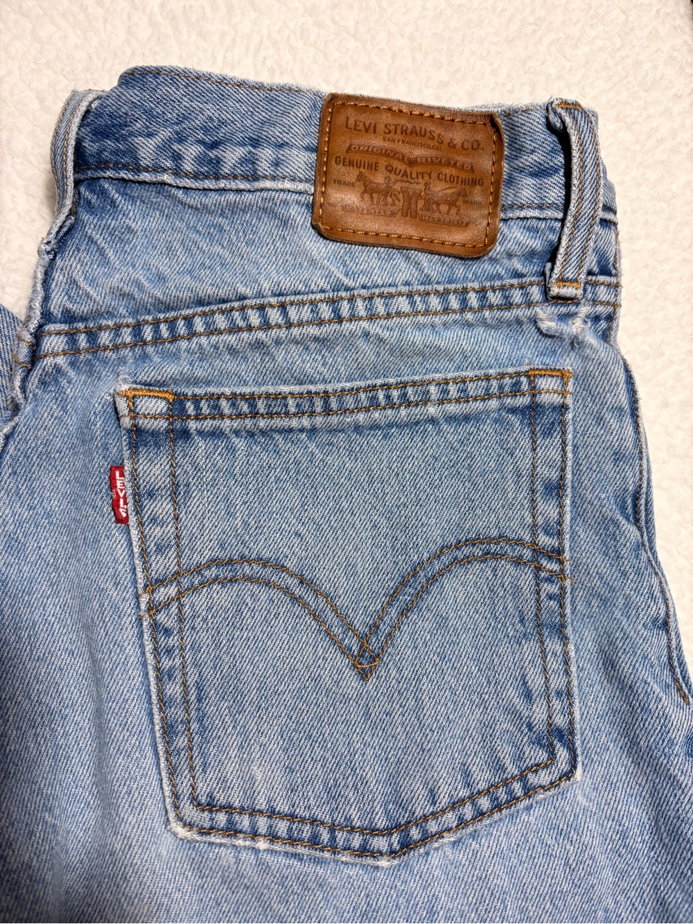 Levi's women Light Wash Blue Relaxed Jeans with Leather Patch